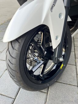 YAMAHA NMAX 125 - 5