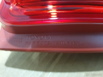 Predam Nove- Originalne svetlo 81561-02380 TOYOTA AURIS - 5