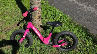 Predám odrážadlo TREK Kickster 12 - 5