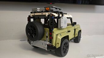 LEGO Technic Land Rover Defender 42110 - 5