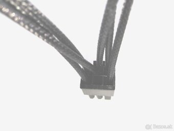 Káble  VGA,  6 PIN power ,  SATA - 5