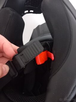 Predám helmu na motorku je ako nová. - 5