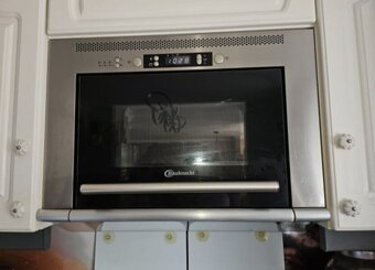 Bílá venkovská kuchyně s vestavěnými spotřebiči,5387 - 5