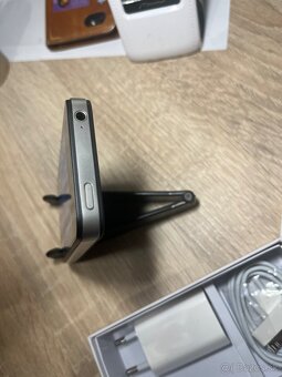 iPhone 4s 16GB vo fólii - 5