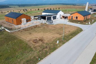 STAVEBNÝ POZEMOK NA GOLFOVOM IHRISKU, MALÝ SLAVKOV - 5