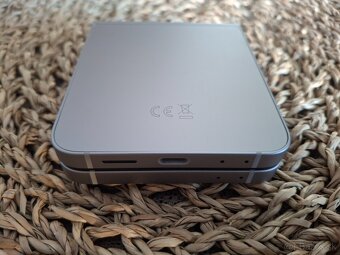 Samsung Galaxy Z Flip6 Silver Shadow - 5