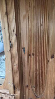 Rustikálna drevená masívna šatníková skriňa - 5