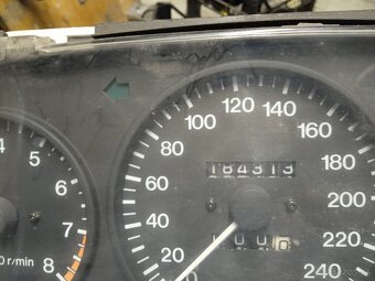 budiky pristrojovka mazda 323F Bj a BA - 5