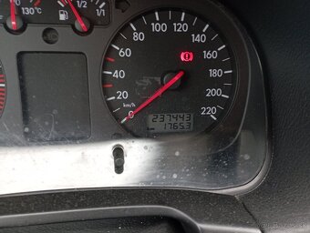 Predám VW golf 1,4 benzin - 5