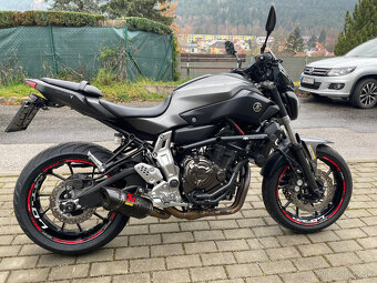 YAMAHA MT 07 - 5