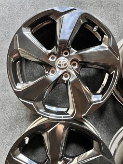 5x114,3 R18 Originál ALU Toyota RAV4 5.Gen.- černé - senzor - 5