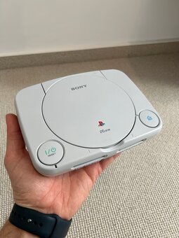 PlayStation 1 + ovládač a Gran Turismo - 5