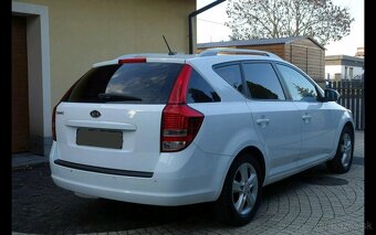Kia ceed kombi 1.4i 2011 biela farba - 5