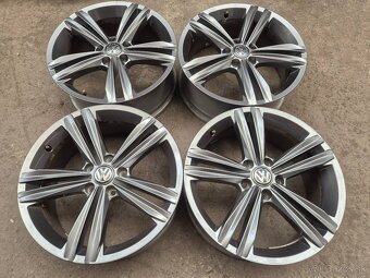 5x112 r18 ET43 x 7J elektróny originál VOLKSWAGEN - 5