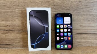 Apple iPhone 16 Pro 256 GB čierny titán - 5