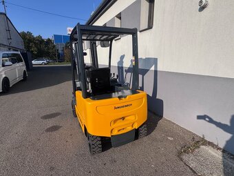 Vysokozdvižný vozík Jungheinrich 1,8t AKU tripl 5m - 5