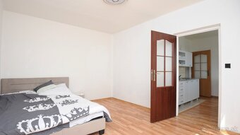 Slnečný 2 izbový byt s murovaným jadrom na predaj - 5