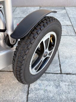 Predám elektricky invalidný vozík - 5