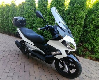 Aprilia SR max 300 - 5