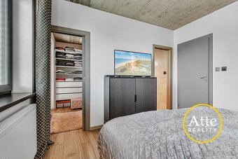 Na predaj ponúkame architektonicky pôsobivú 5-izbovú vilu - 5