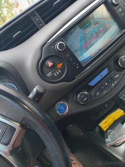 Toyota Yaris hybrid - 5