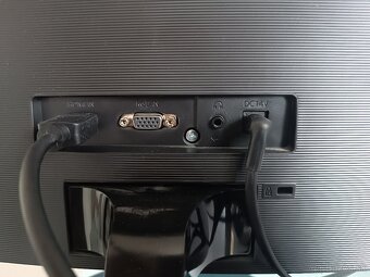 LCD monitor Samsung C27F390 - 5