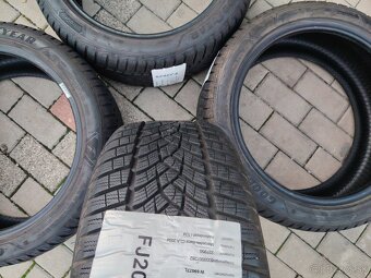 Zimná sada pneumatík Goodyear Ultragrip 225/45 R18 - 5