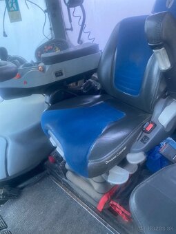 Traktor New Holland - 5