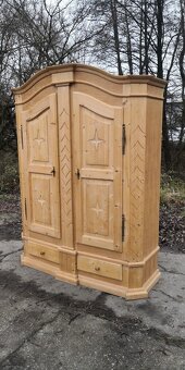 Celomasivna policová skriňa - 5