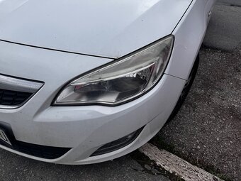 Predné svetlá opel astra J 2011 - 5