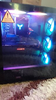 Predam skvelý herny PC/ RYZEN 5 3600X/4,4GHz/8GB GeForce RTX - 5