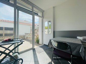 3-jizb. zariadený apartmán s terasou a záhradkou, Chorvátsko - 5