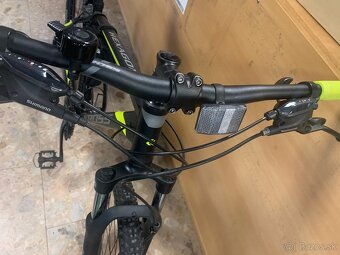 Horský bicykel KROSS HEXAGON 5.0 (29 kolesá, rám 19” M) - 5