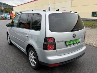 ►VW TOURAN 1,6 MPI FREESTYLE- 7 MÍST, PARK. SENZORY, NAVI ◄ - 5