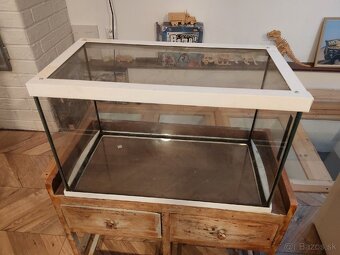 Predám 50l akvárium so stolikom - 5