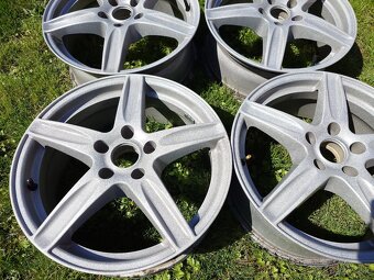 Disky Dezent 7J R17 5x112 ET40 H2 - 5