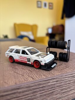Hot Wheels autíčka s custom gumenými kolieskami - 5