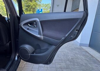 Toyota Rav4 2.0 VVT-i Automat 4x4 benzín automat 112 kw - 5