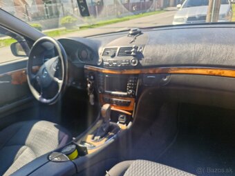 Mercedes E 211 - 5