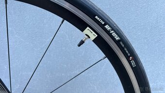 Karbónový cestný bicykel Giant Propel - 5