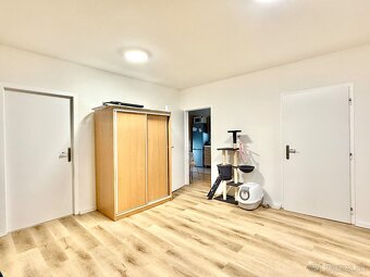 Priestranný 3 izbový byt s balkónom - 5