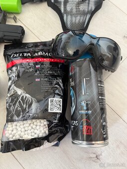 Predám airsoftovú zbraň WE Glock19 s blow backom a výbavou - 5