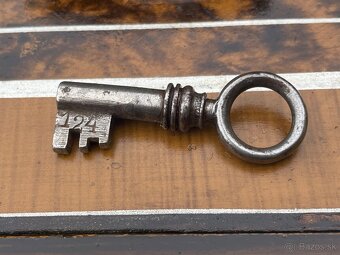 starozitny trezor -pokladnica - 5