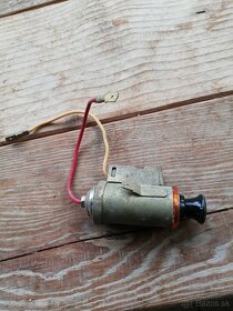 Predám , termostat a veko rozdelovaca skoda 105, 120 - 5