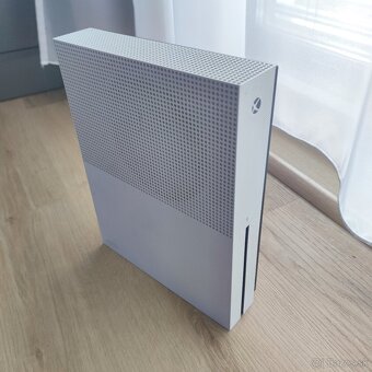 Xbox One S - 5