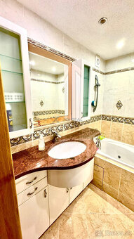 Predaj: Kompletný a Zrekonštruovaný 3-izbový Byt s Balkónom  - 5