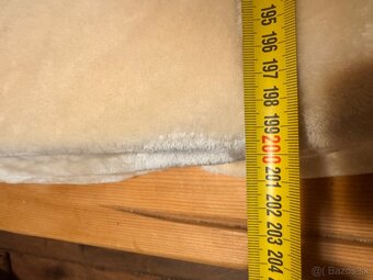 Predali masívnu posteľ aj s matracom - 5