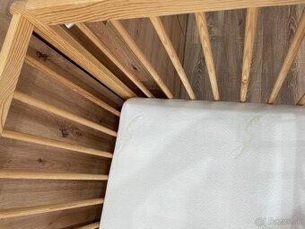 Nastaviteľná postielka drevená borovica 120x60 - 5