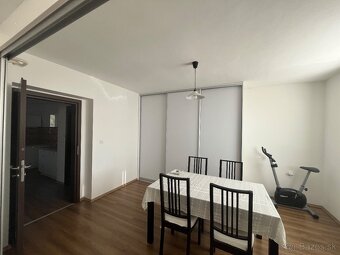 Prenajim 2-izboveho bytu v centre Nitra pri parku - 5