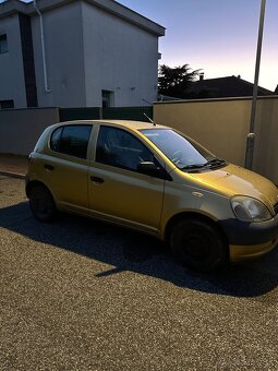 Predám Toyota yaris 1.0 rok 2000 - 5